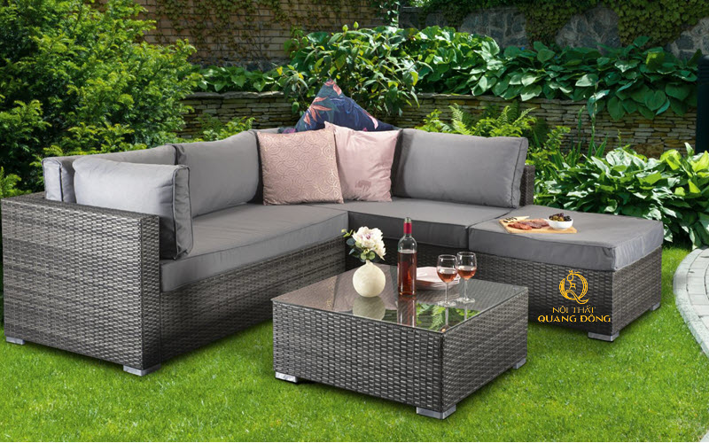 sofa sân vườn rộng rãi ngoài trời
