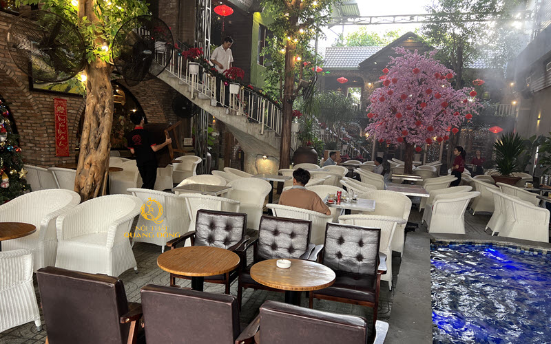 Bàn ghế bàn ghế cà phê mây nhựa QD-2095 tại quán cà phê khách hàng