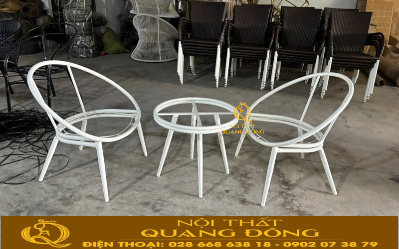 Bàn ghế đan giả mây QD - 2109 có khung bằng thép sơn tĩnh điện chắc chắn và bển bỉ