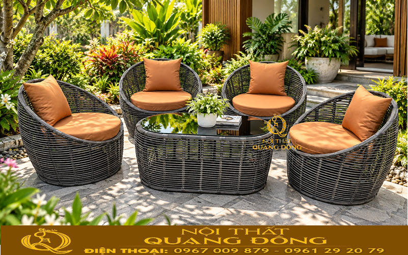 Mặt bàn oval kính cường lực 8ly hoàn thiện góc thư giãn ngoài trời