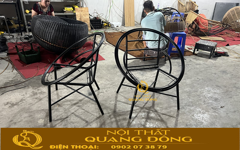 Khung ghế giả mây QD-282 được làm bằng thép sơn tĩnh điện màu đen
