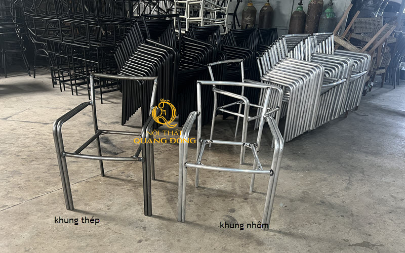 Hình ảnh 2 loại khung ghế giả mây QD-326 bằng thép và nhôm 