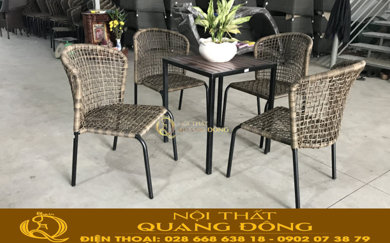 bộ bàn ghế giả mây với bàn hình vuông