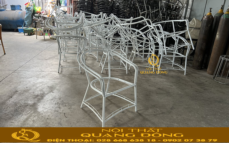 Bàn ghế mây nhựa được làm từ chất liệu cao cấp bền bỉ