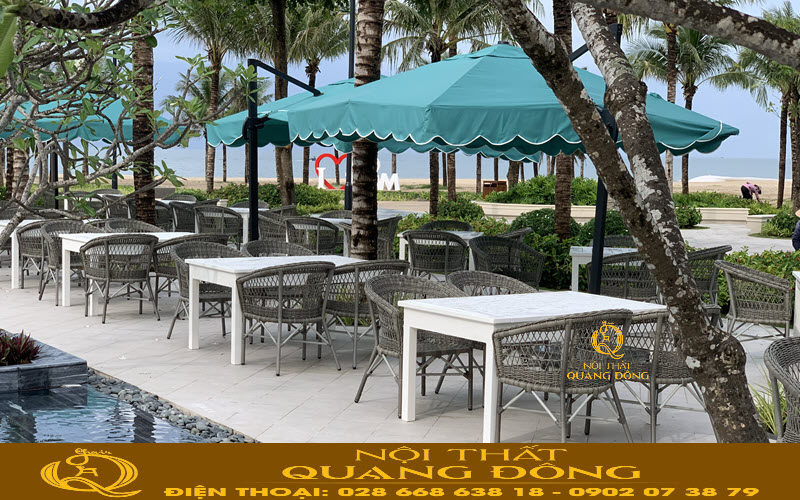 Bàn ghế giả mây tạo cảm giác thư giãn thoải mái cho khách hàng