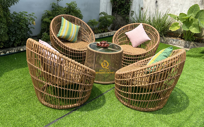 Bàn ghế giả mây giúp tạo không gian thư giãn theo phong cách riêng