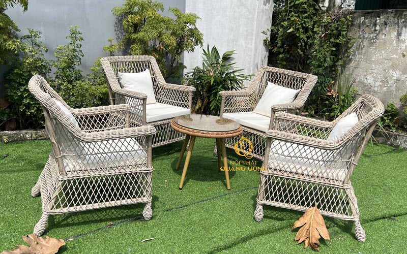 Combo 4 ghế 1 bàn lựa chọn lý tưởng cho nhóm khách đi cùng bạn bè và gia đình