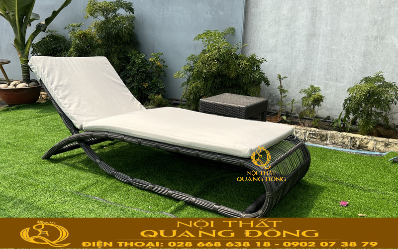 Ghế nằm hồ bơi màu xám nệm trắng QD-563 Góc nhìn toàn diện hoàn hảo cho ghế hồ bơi mây nhựa QD-563