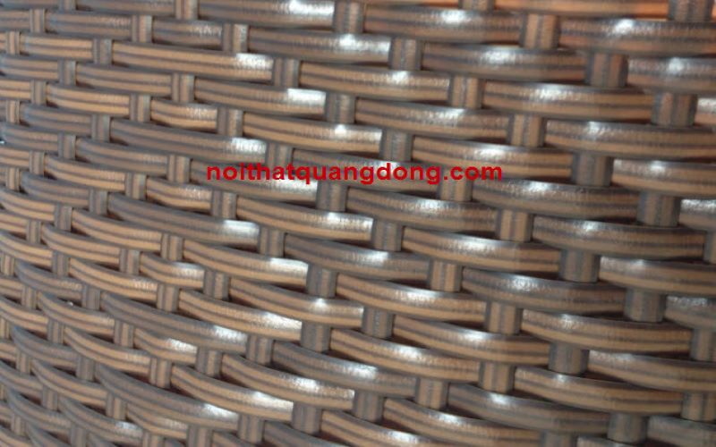Kiểu đan lóng đôi truyền thống áp dụng cho đan bàn ghế giả mây được đan 1 sợi đè lên 2 sợi